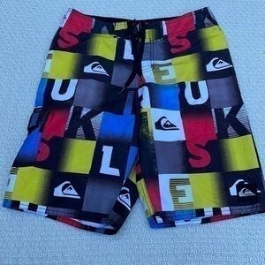Quicksilver swim trunks 27